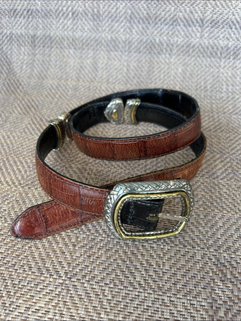 Women's Black Leather Belt with silver/gold accents. Interchangeable. Size 28 S